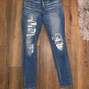 Women’s American Eagle Jeans. jeggings w/ holes